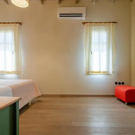 Myyellowhome * Ermoupoli